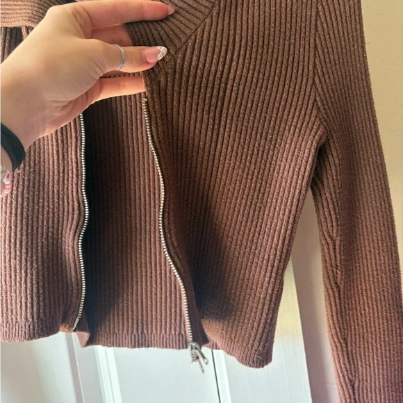 Chocolate Ribbed Knit Zip-Up Sweater - Picture 2 of 2